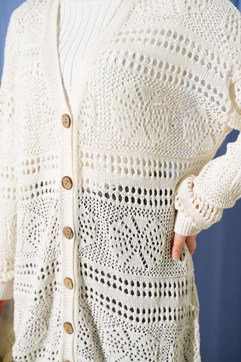 Wooden Buttoned Openwork Knit Cardigan Ecru - الصورة 4
