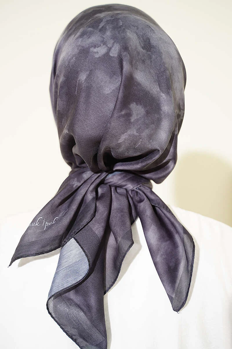 Batik Pattern Soft Scarf Charcoal - الصورة 3