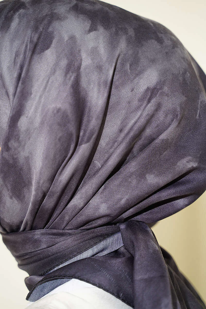 Batik Pattern Soft Scarf Charcoal - الصورة 4