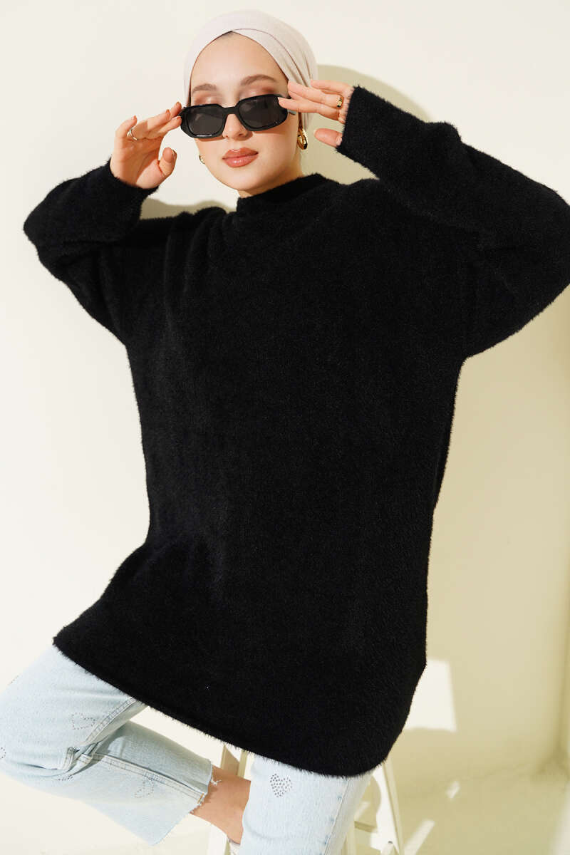 Crew Neck Sweater with Beard Detail Black