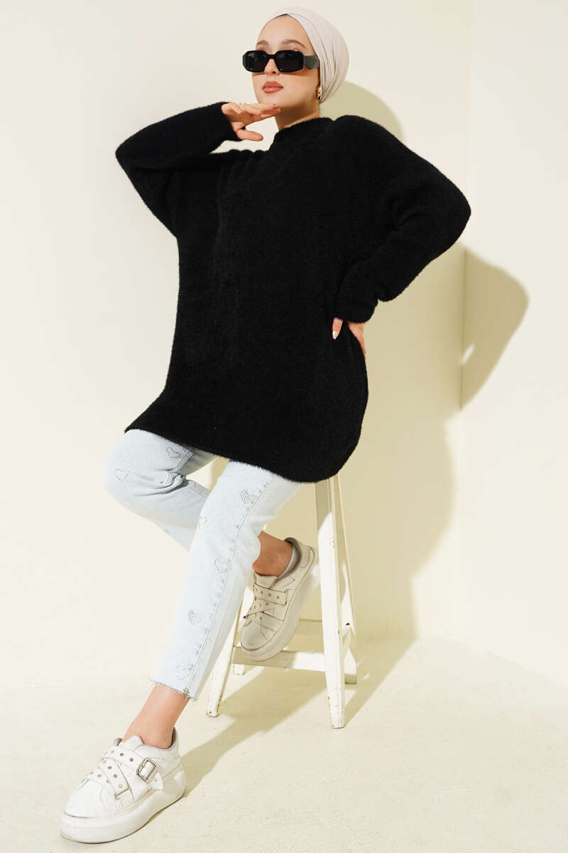 Crew Neck Sweater with Beard Detail Black - الصورة 2