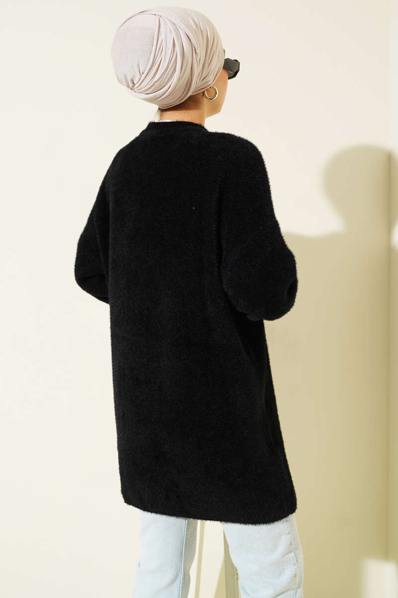 Crew Neck Sweater with Beard Detail Black - الصورة 3