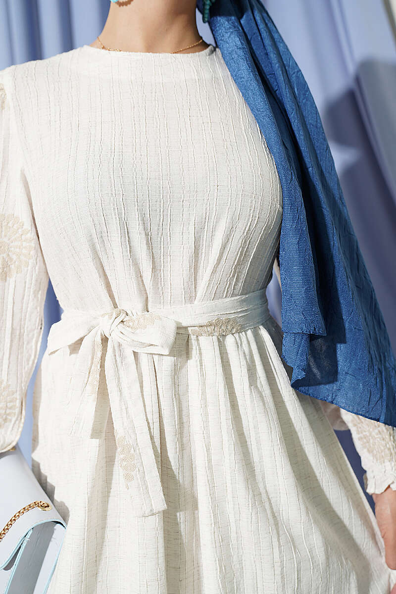 Floral Embroidered Detail Dress Navy Blue – Image 4