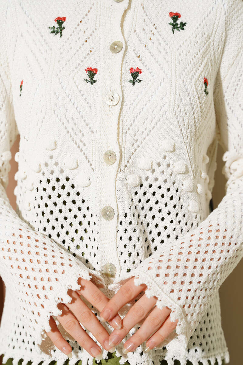 Floral Embroidered Button-Up Short Knit Cardigan White - Imagen 4