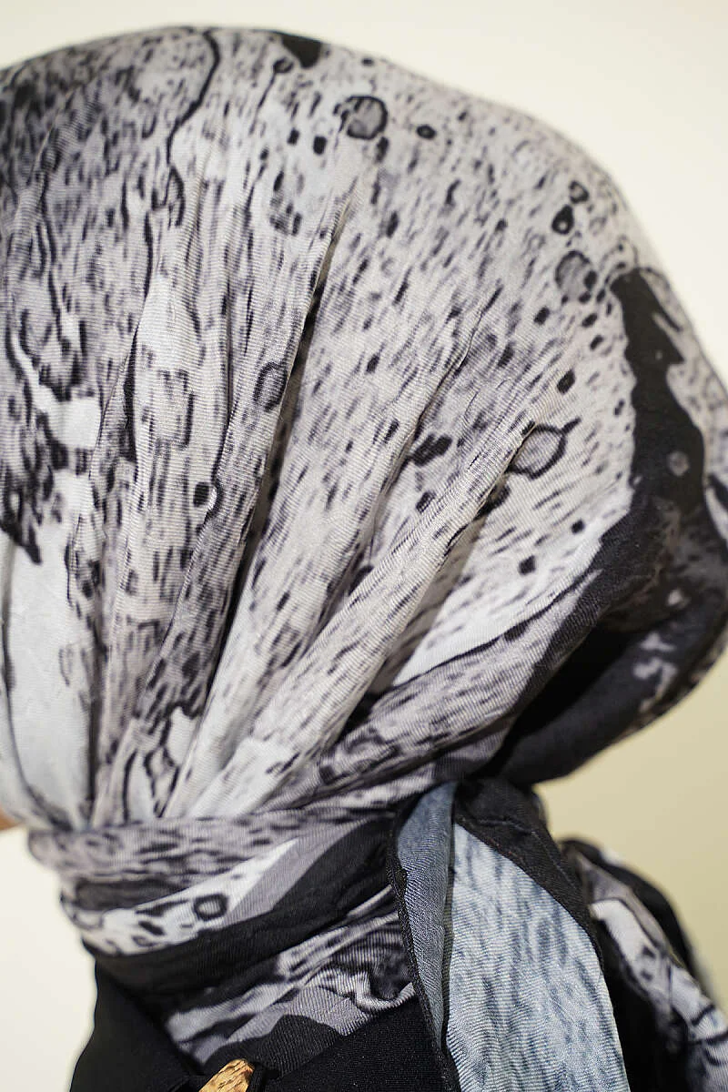 Printed Ayda Bamboo Crepe Scarf Black - Image 4