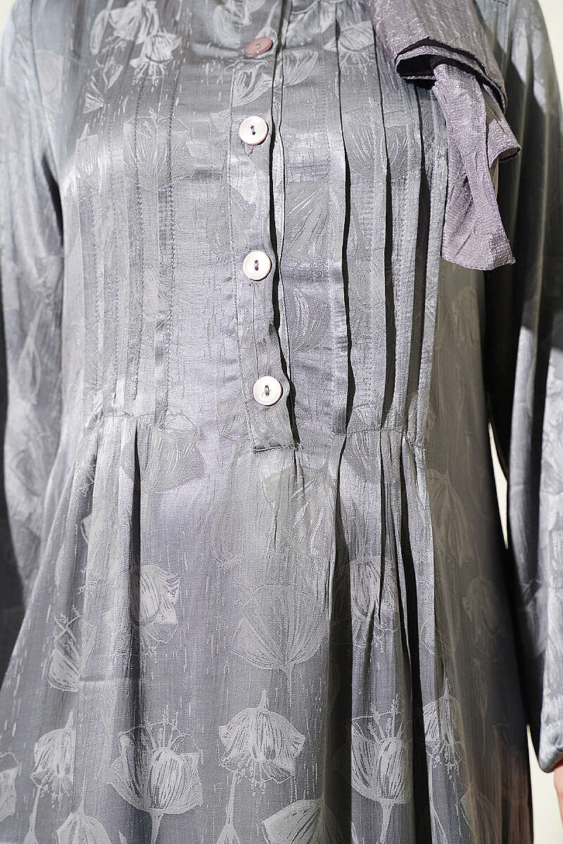 Buttoned Silk Satin Dress Grey – Bild 4