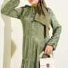 Buttoned Silk Satin Dress Khaki – Bild 2