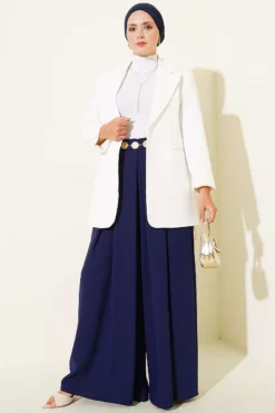 Vue alternative de Wide Pleated Pocket Skirt Pants Navy Blue