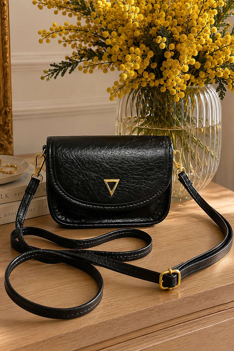 Magnetic Bag with Gold Detail Black
