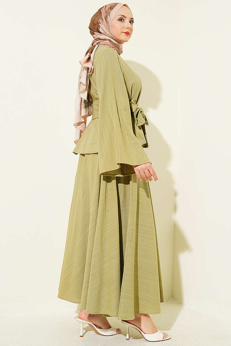 Two-Piece Set with Belted Hem Edge and Gold Buttons in Linen Khaki - الصورة 3