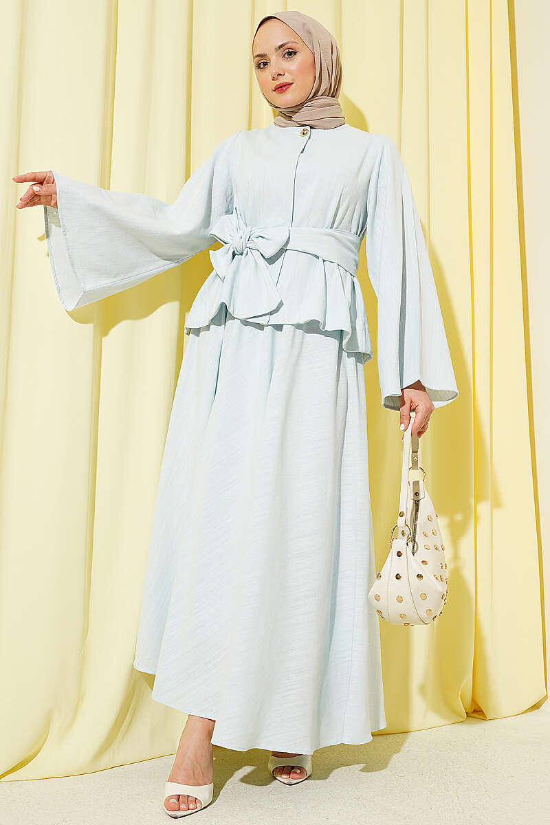 Two-Piece Set with Belted Hem Edge and Gold Buttons in Linen Mint