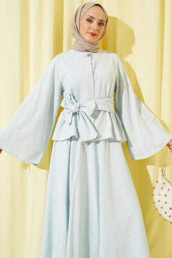 Alternative view of Two-Piece Set with Belted Hem Edge and Gold Buttons in Linen Mint