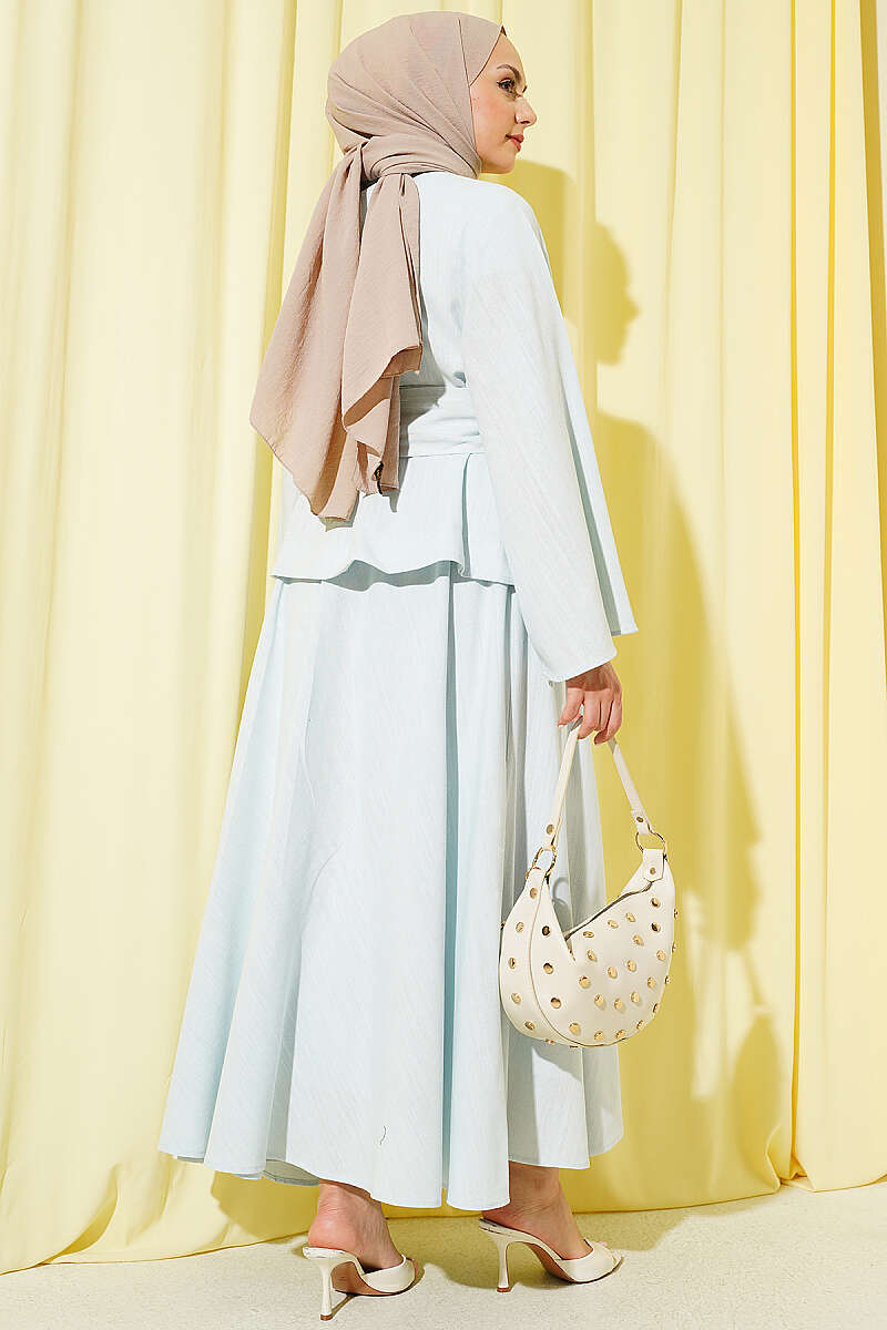 Two-Piece Set with Belted Hem Edge and Gold Buttons in Linen Mint - الصورة 3