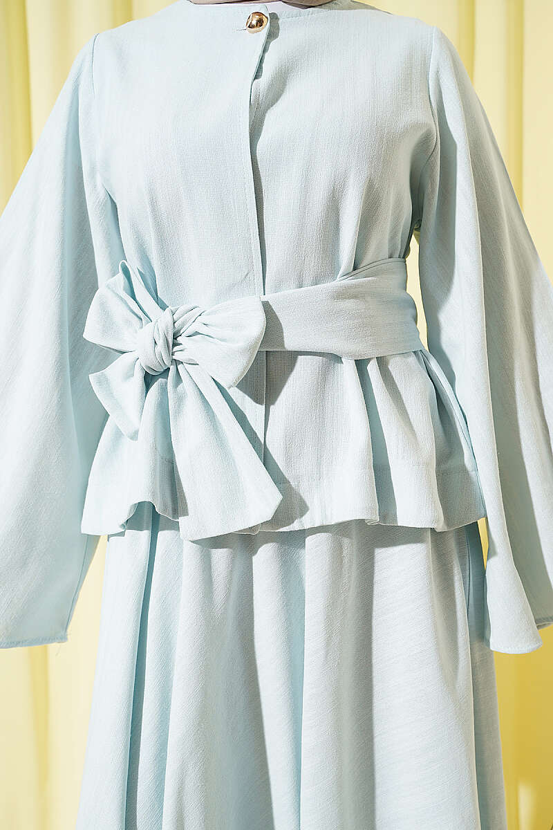 Two-Piece Set with Belted Hem Edge and Gold Buttons in Linen Mint - الصورة 4
