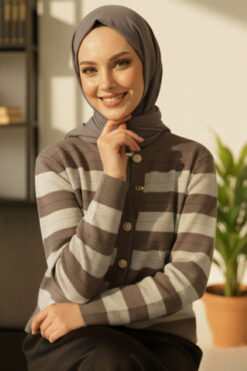 Buttoned Knit Short Cardigan Smoke