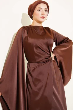 Alternative Ansicht von Wide Sleeve Satin Evening Dress with Gold Buckle Brown