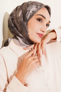 Vista alternativa de Floral Pattern Bamboo Crinkle Scarf Beige