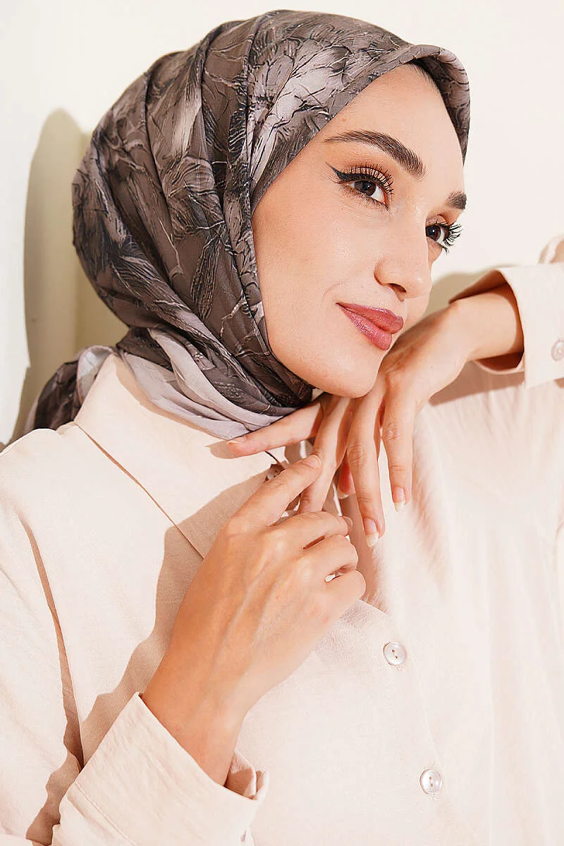 Floral Pattern Bamboo Crinkle Scarf Beige - الصورة 2