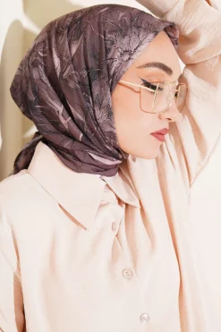 Vista alternativa di Floral Pattern Bamboo Crinkle Scarf Brown