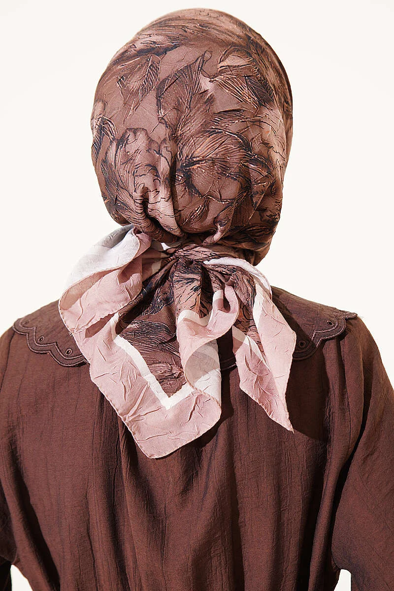 Floral Pattern Bamboo Crinkle Scarf Latte - immagine 3