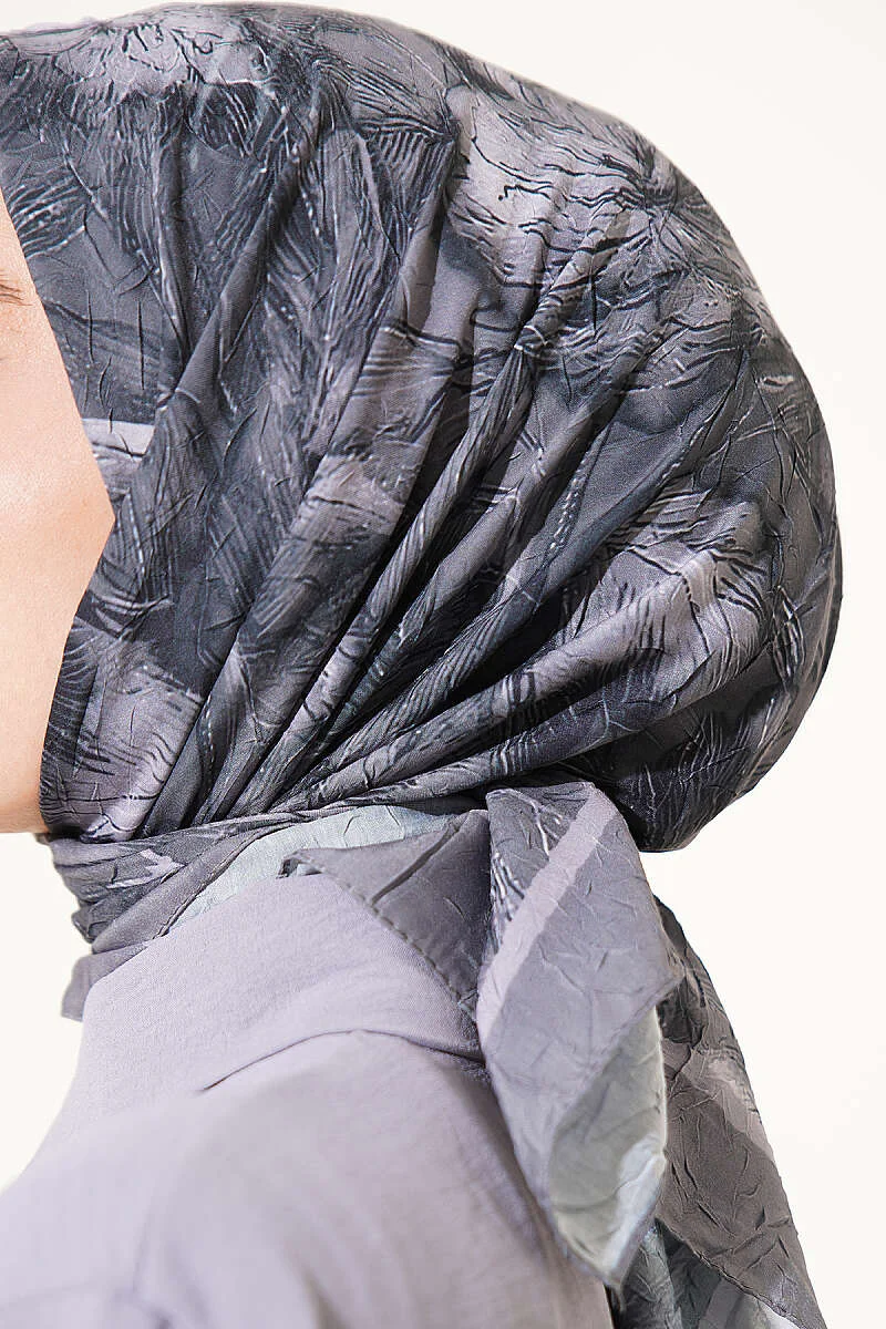 Floral Pattern Bamboo Crinkle Scarf with Stone Details Grey - immagine 4