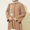 Flower Embroidered Hidden Button Abaya Latte - Imagen 2