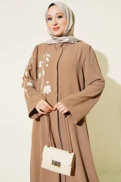 Alternative Ansicht von Flower Embroidered Hidden Button Abaya Latte