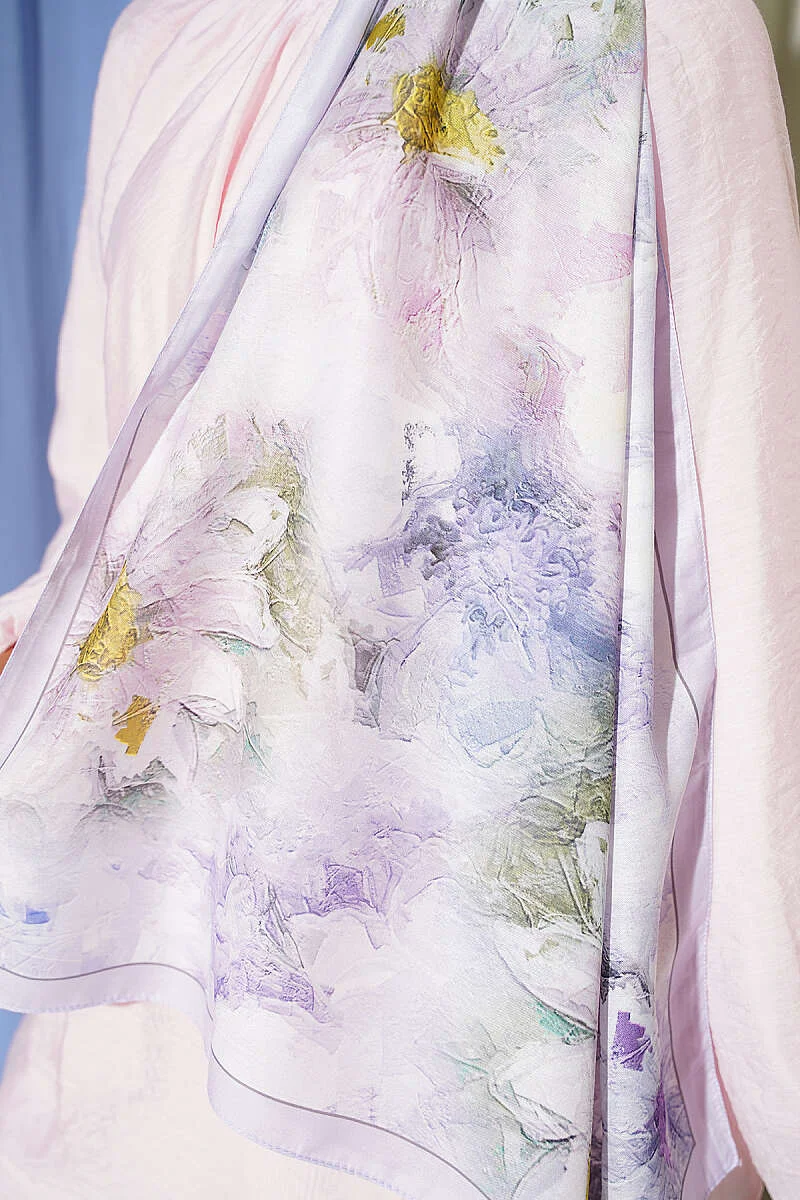 Floral Scarf with Fine Stripe Detail Lilac – Bild 4