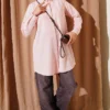 Classic Collar Oval Cut Shirt Powder Pink – Bild 2