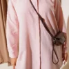 Classic Collar Oval Cut Shirt Powder Pink – Bild 4