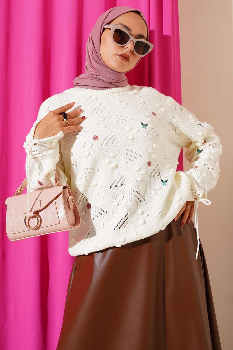 Flower Embroidered Knit Sweater with Tie-Up Sleeves Ecru - immagine 2