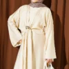 Belted Dress with Gold Buckle Beige – Bild 2