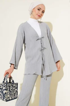 Vista alternativa de Front Tied Crinkled Two-Piece Set Grey