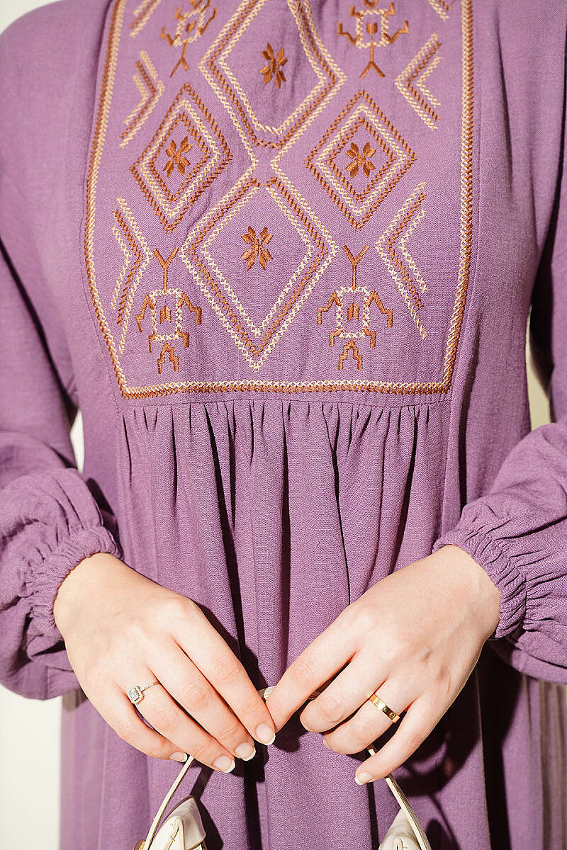 Embroidered Dress with Ankle Elastic Lilac – Bild 4