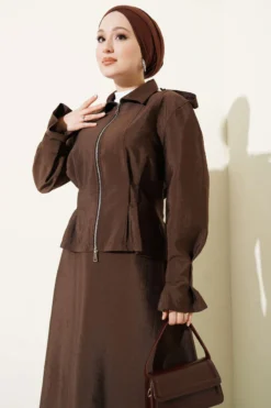 Vista alternativa de Shoulder Epaulette Waist-Pleated Skirt Set Brown