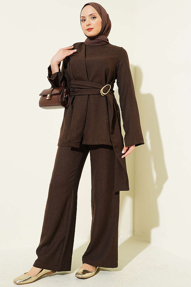 Two-Piece Set with Detailed Parts and Gold Buckle Chestnut