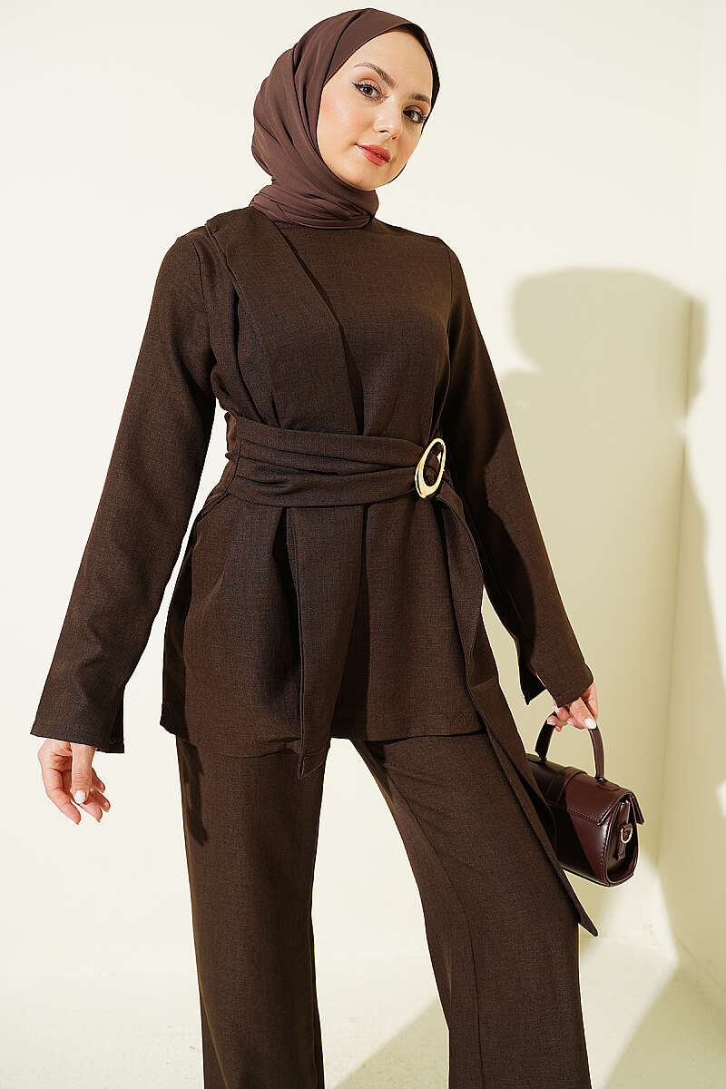 Two-Piece Set with Detailed Parts and Gold Buckle Chestnut - Afbeelding 2