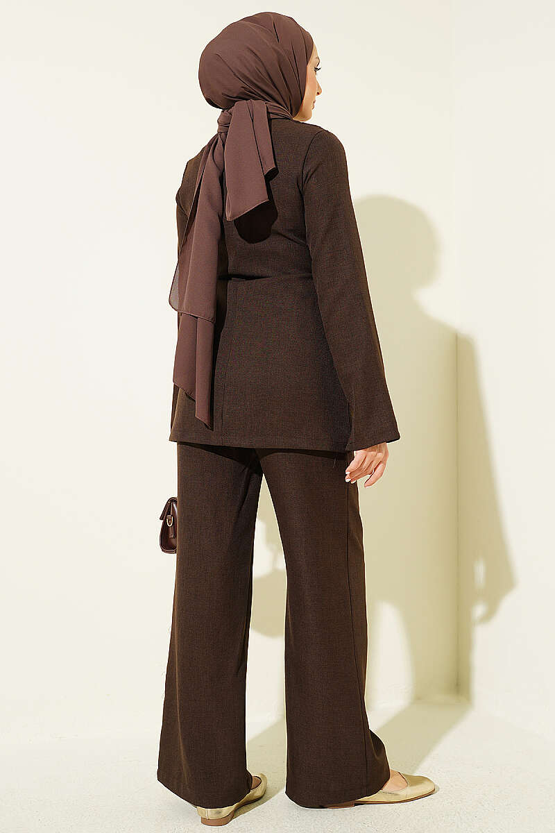 Two-Piece Set with Detailed Parts and Gold Buckle Chestnut - Afbeelding 3