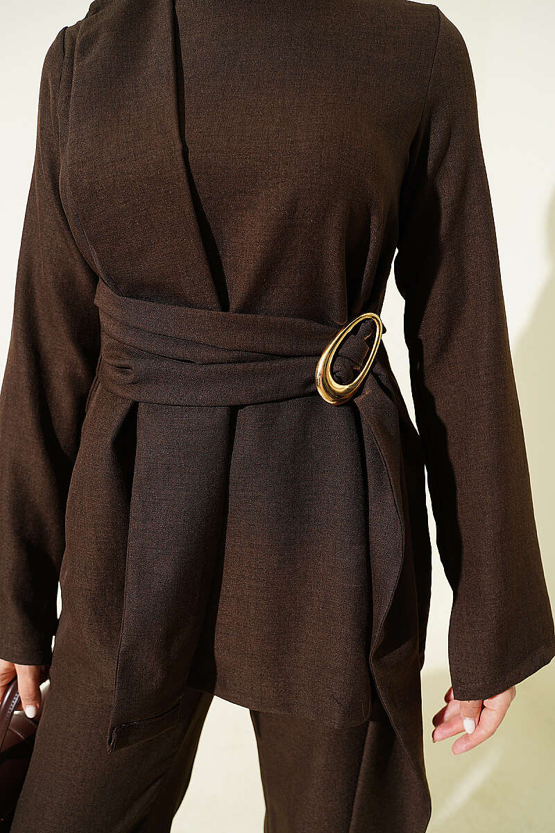 Two-Piece Set with Detailed Parts and Gold Buckle Chestnut - Afbeelding 4
