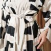 Stone Jacquard Patterned Abaya Two-Piece Set Black – Image 4