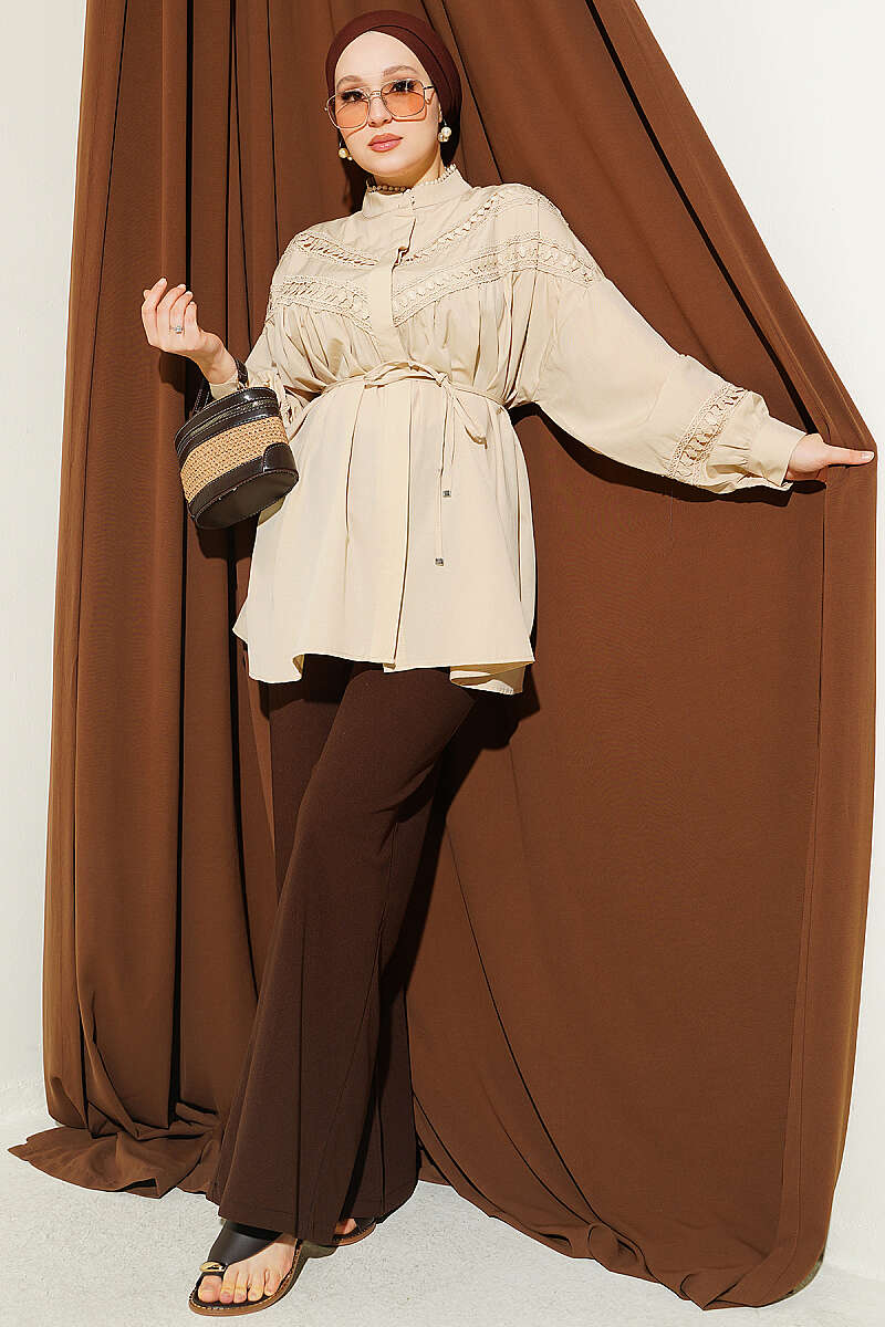 V-Neck Blouse with Lace Detail Beige - immagine 2