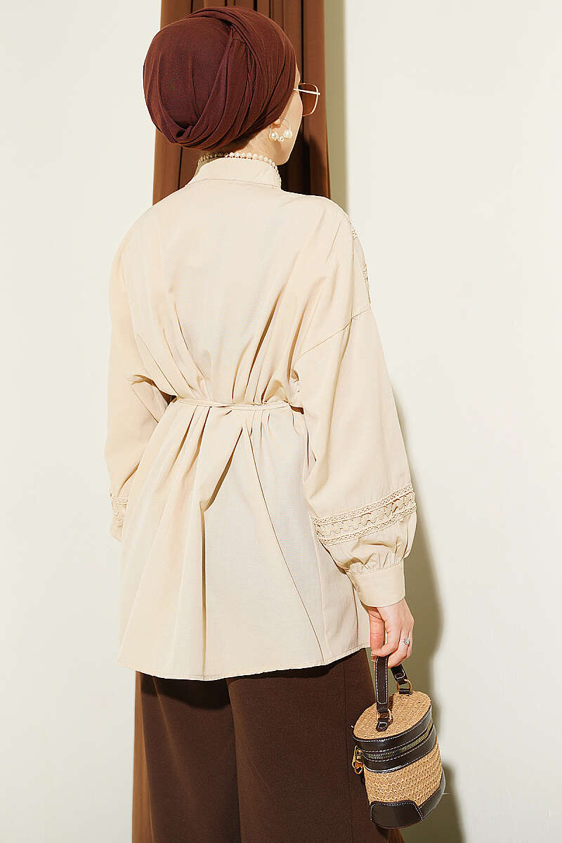 V-Neck Blouse with Lace Detail Beige - immagine 3