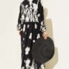 Tie-Neck Printed Dress Black – Bild 3