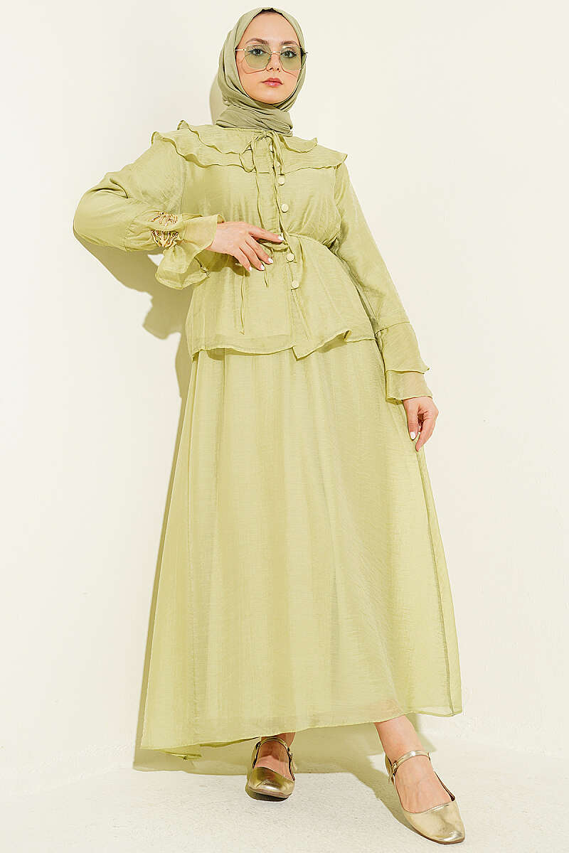 Ruffled Collar Brit Buttoned Two-Piece Set with Hem Edge Hazel
