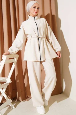 Vista alternativa di Two-Piece Set Beige