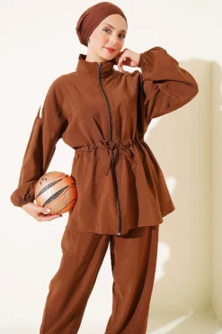 Vista alternativa di Two-Piece Set Brown