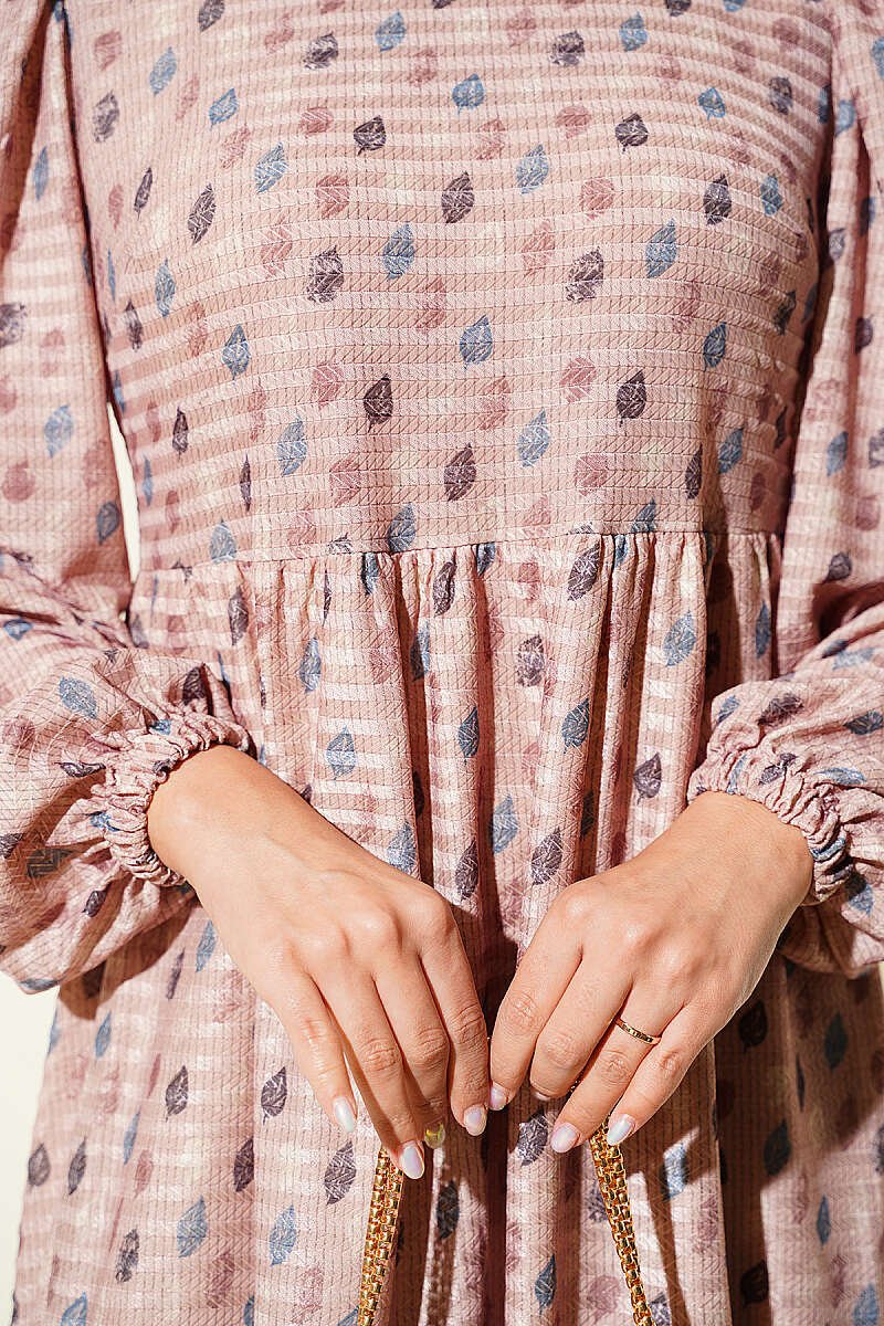 Leaf Print Flared Dress Latte - الصورة 4