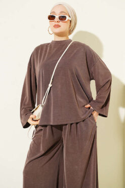 Alternative view of Two-Piece Set Brown