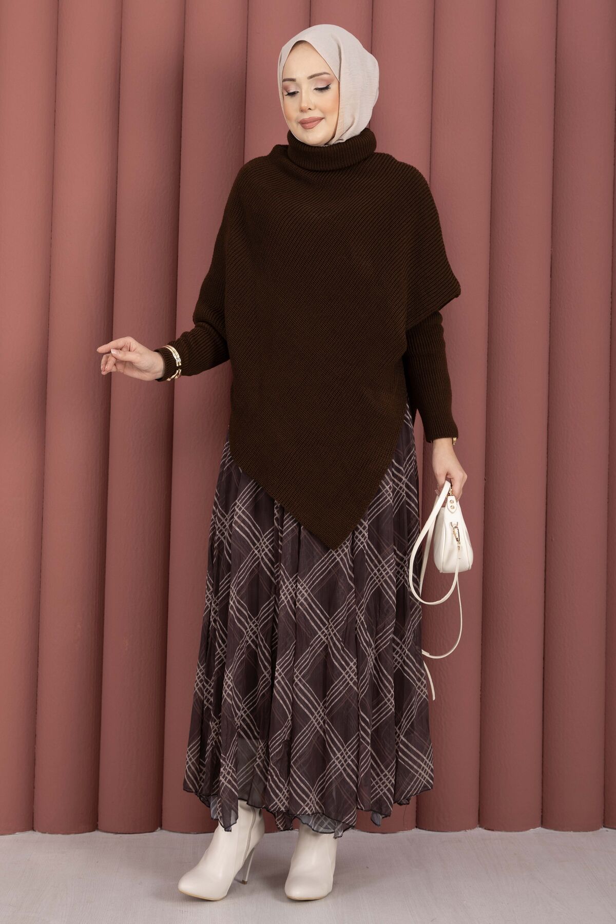 Asymmetrical Turtleneck Knit Sweater Brown - الصورة 3