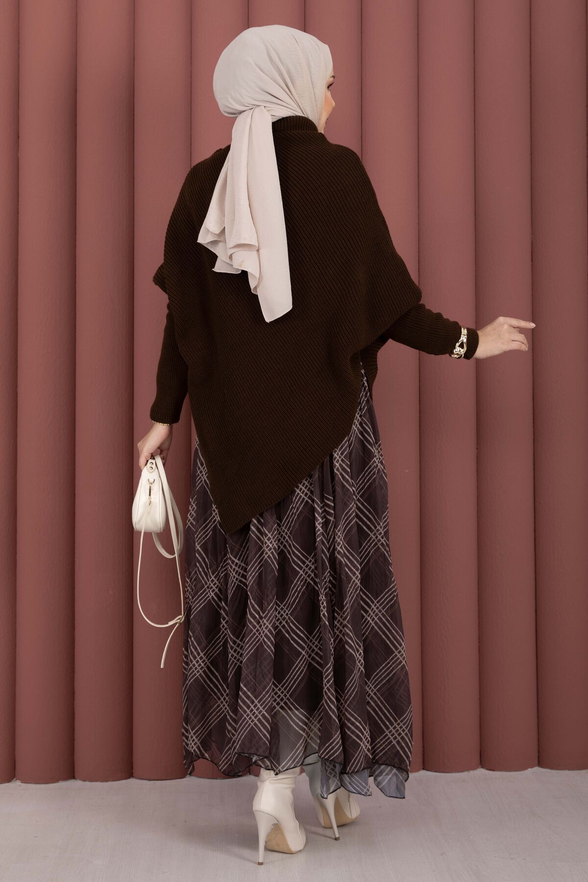 Asymmetrical Turtleneck Knit Sweater Brown - الصورة 8